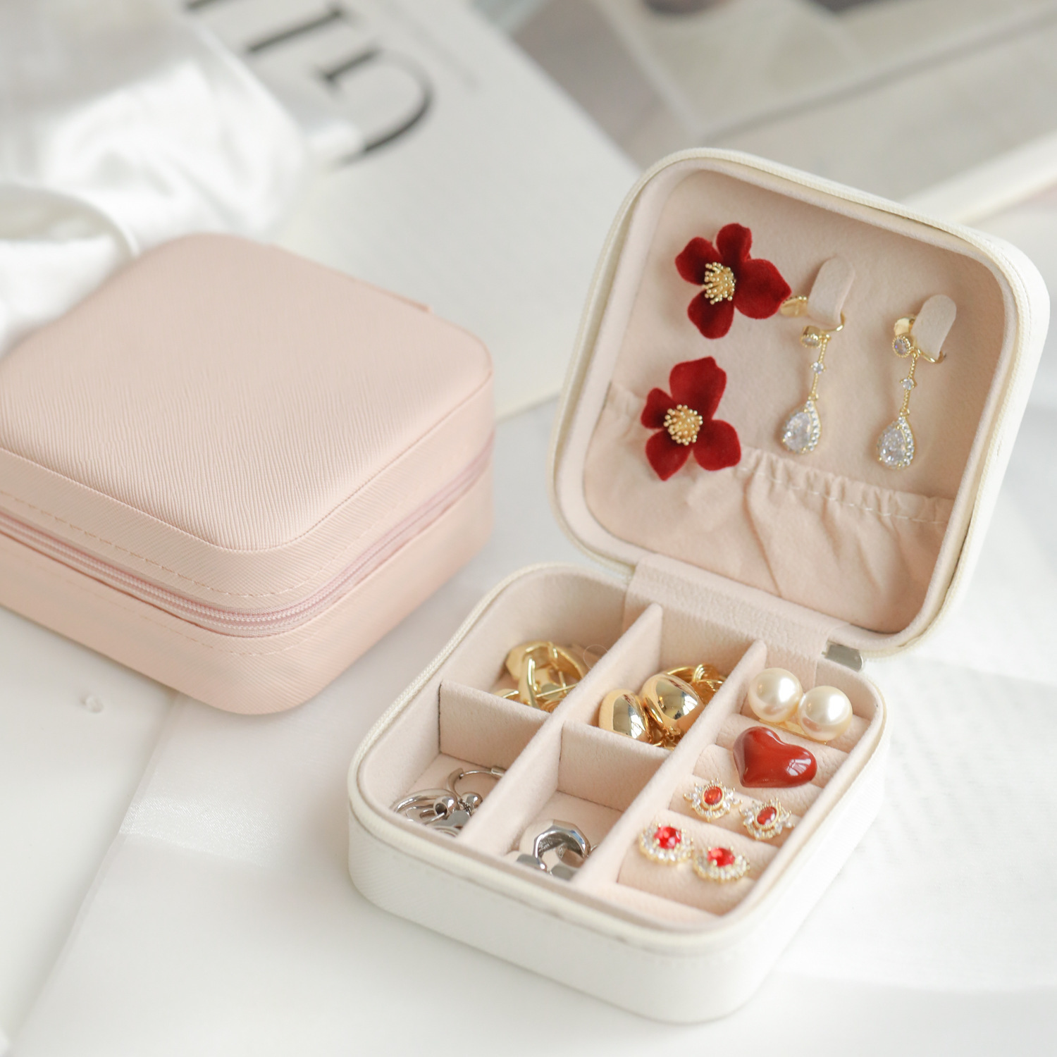 Simple portable palm jewelry box European and American ring earrings storage box zipper flip travel small jewelry bag box