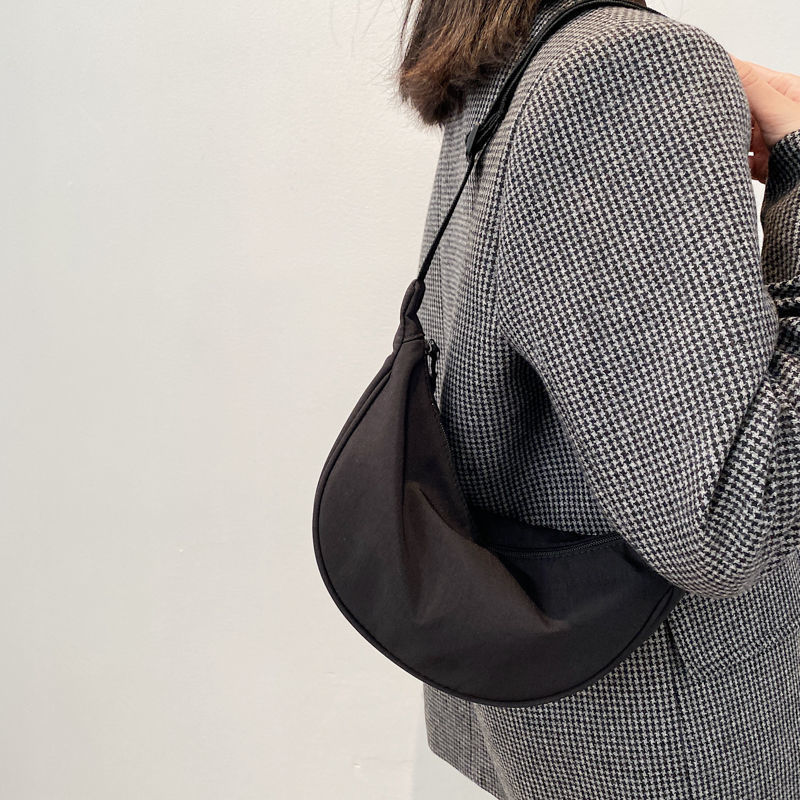 Nylon crossbody bag for women 2023 new fashionable dumpling bag lightweight small shoulder bag underarm bag simple shoulder canvas bag