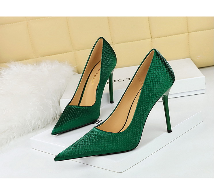 Party high heels slim slim high heels fishscale satin shingle pointe single shoes_voghion.com