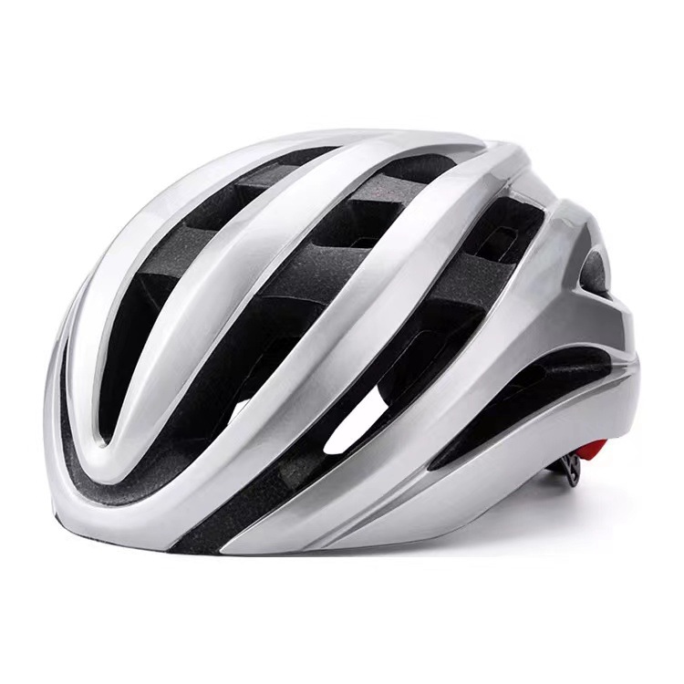 One-piece lightweight cycling helmet outdoor roller skating mountaineering Helmet helmet off-road mountain bike helmet