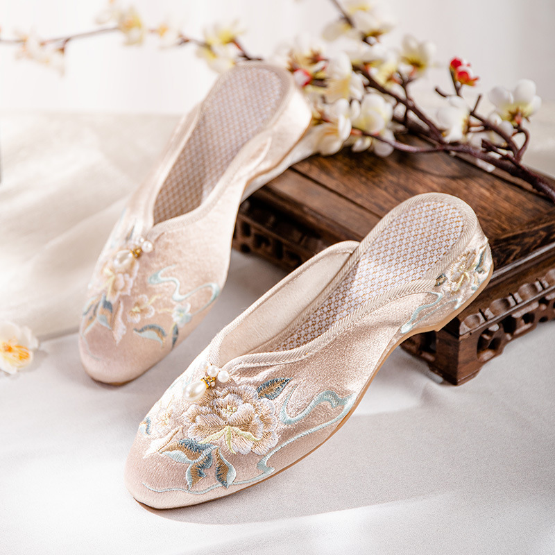 Han Xiang 2023 Spring and Summer New Old Beijing Cloth Shoes National Style Tea Art Cheongsam Slippers Ethnic Style Flat Heel Embroidered Shoes