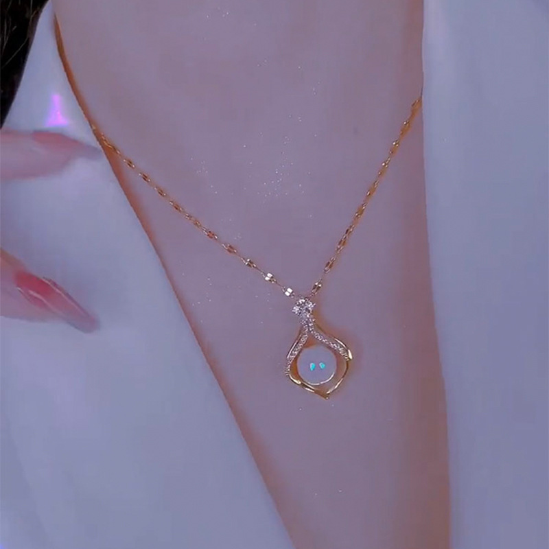 New Elegant Mermaid Necklace for Women, High-End, Light Luxury Titanium Steel Pendant, Cool Style Clavicle Chain, Choker