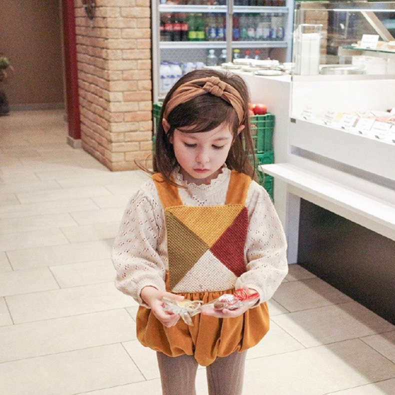 Children's clothing autumn and winter children's sweater lace hollow girl's sweater puff sleeve top Internet celebrity same style one-piece delivery