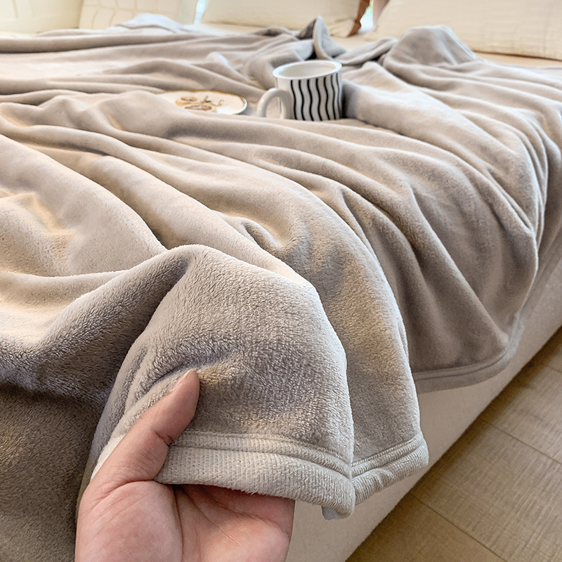 European-style New Flannel Blanket Nap Blanket Class A Office Blanket Student Dormitory Gift Blanket Blanket Wholesale