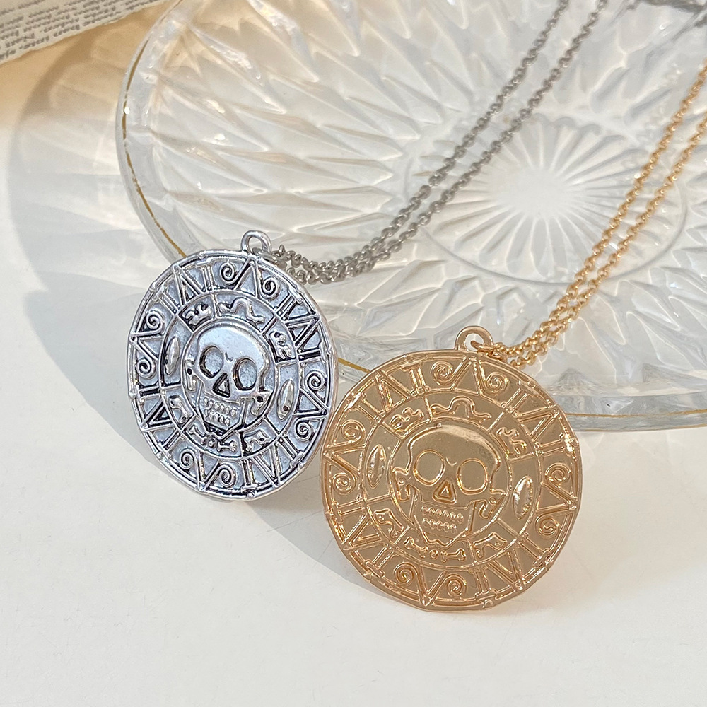 European and American Movie Jewelry Pirates of the Caribbean Necklace Aztec Gold Coin Chain Men Skull Necklace Pendant