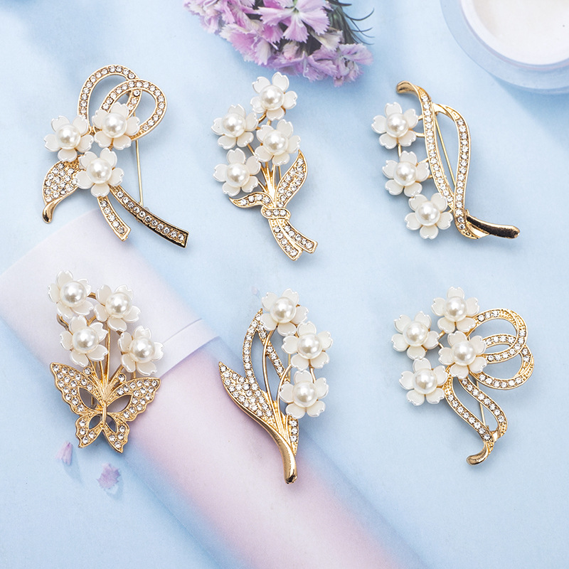 European, American, Japanese and Korean fashion all-match bouquet Pearl Rhinestone Brooch high-grade pin flower corsage anti-exposure brooch