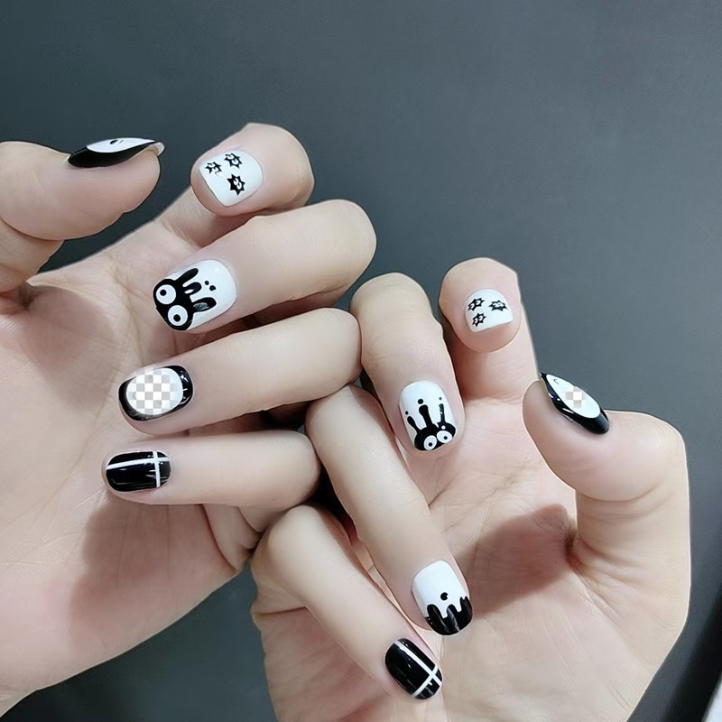 B422 Qianhe Qianxun short wear nail cartoon funny cute anime manicure finished daily fake nail patch
