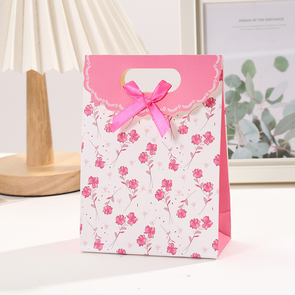 Pastoral style small floral gift bag color printing flip white cardboard bag simple birthday gift bag