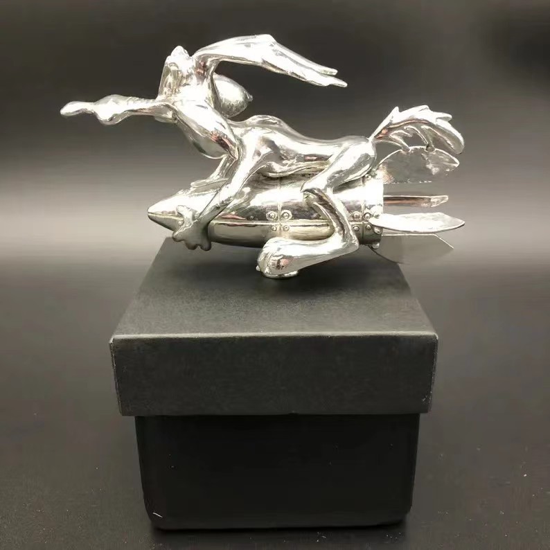 クロスボーダーwile e coyoteフード自動車愛好家のサプライズ装飾装飾樹脂車載装飾品|undefined