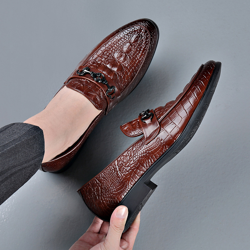 Business dress men's shoes with trousers leather shoes men's crocodile pattern foreign trade a generation of hair set feet large size men's shoes