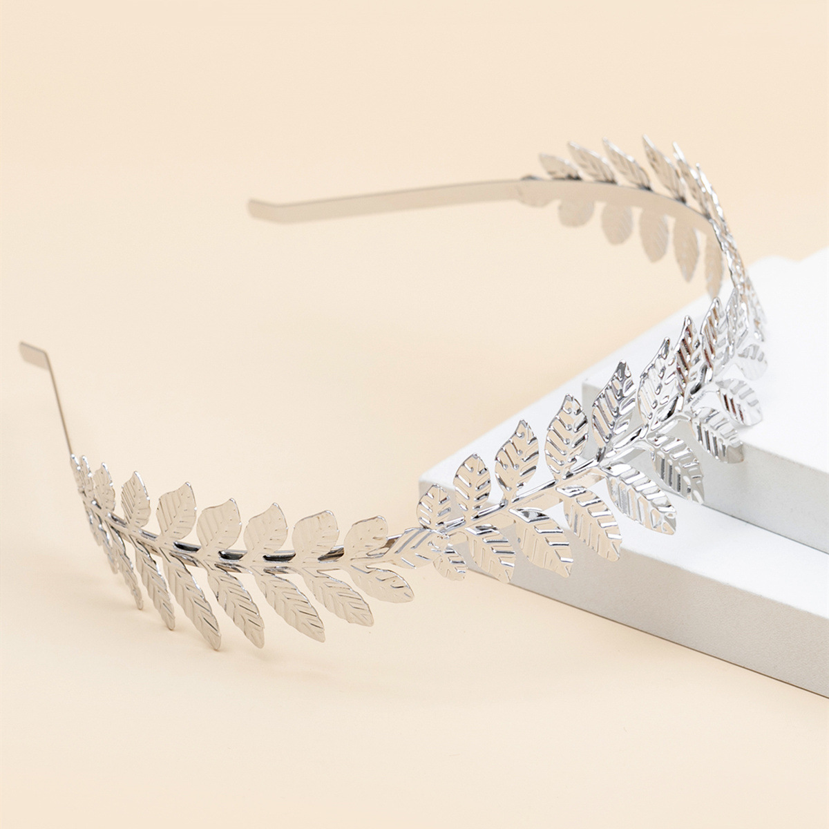Temperament Korean alloy leaf hairband female aesthetic fashion design European and American popular headband hair accessories cross-border supply