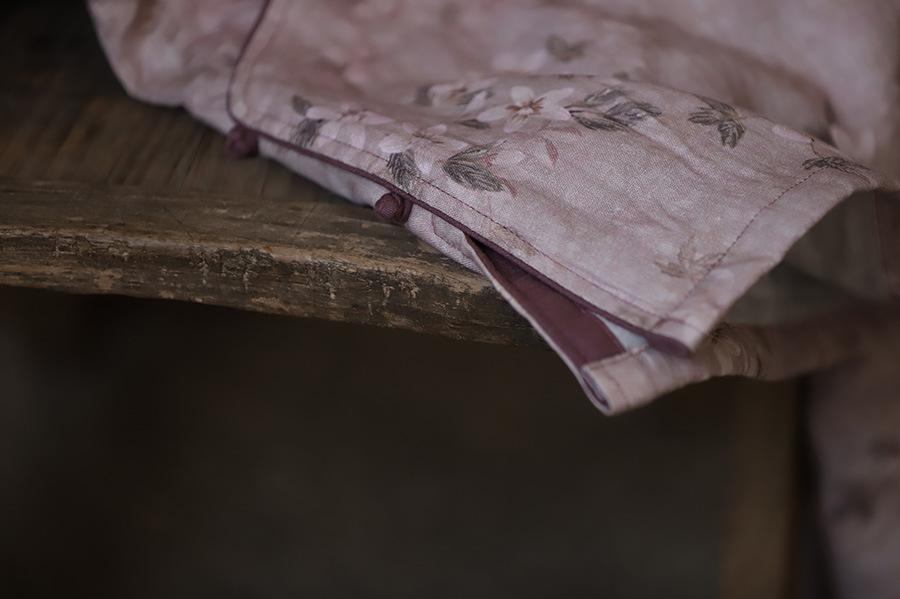 S5929 Neues, schräges Knopfleisten-Leinen-Digitaldruck-Kontrast-Zen-personalisiertes Samtoberteil im chinesischen Stil_voghion.com