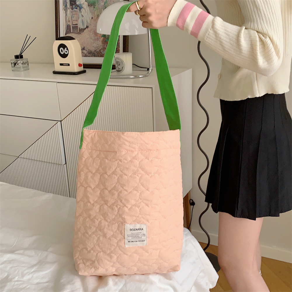 38241 ins new contrast color shoulder bag student female practical large capacity mummy bag quilted shoulder bag female_voghion.com