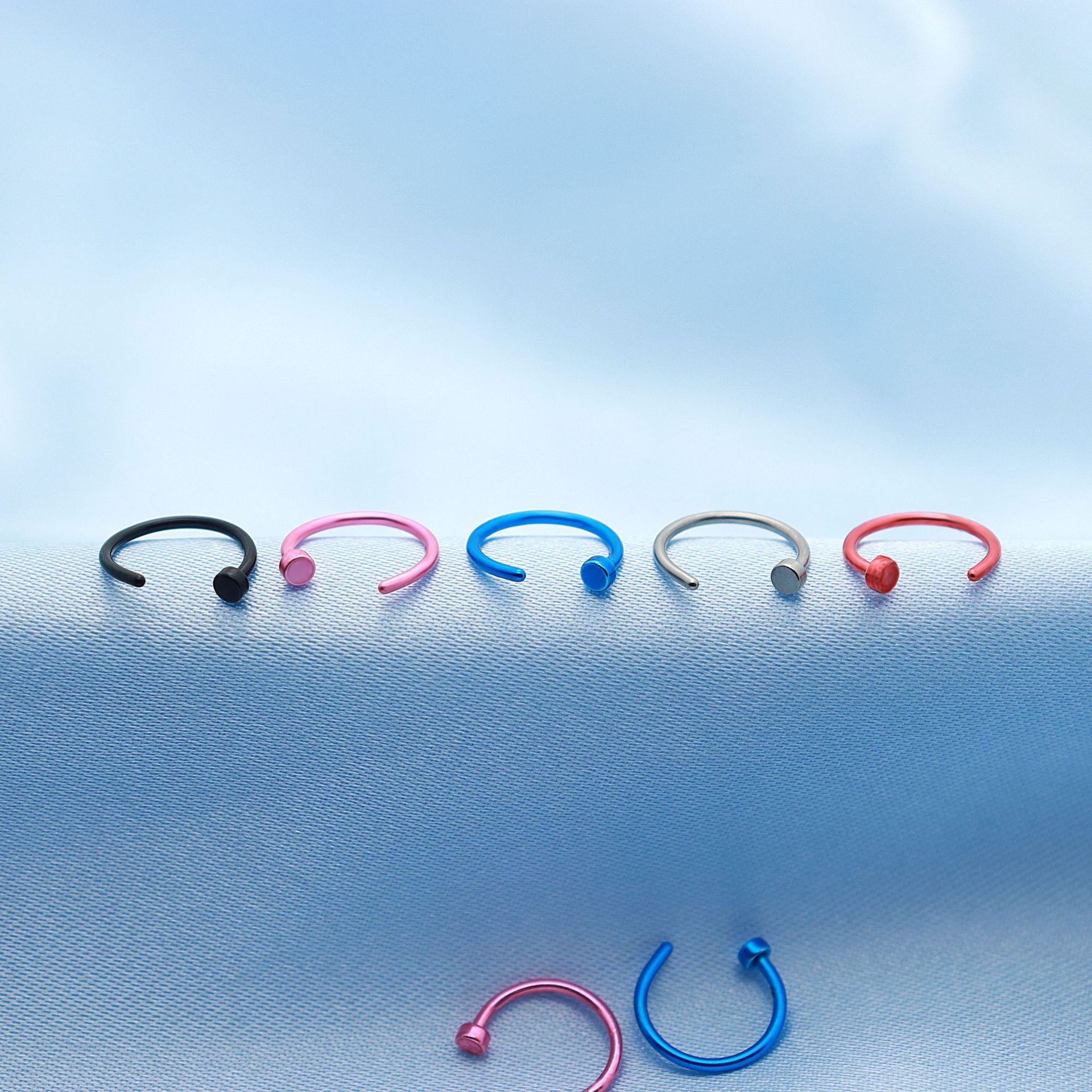 Factory spot wholesale Europe and the United States jewelry C type nose nail nose ring nose decoration lip nail puncture jewelry large quantity price favorably