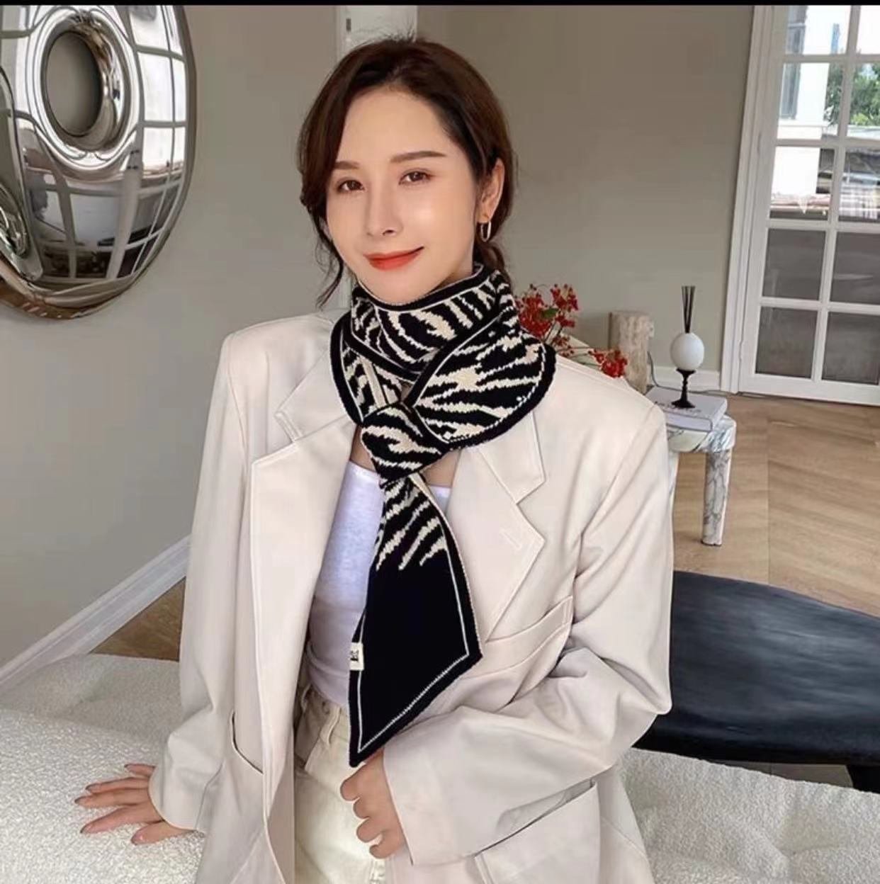 Women's scarf autumn and winter double-sided warm small scarf houndstooth chessboard Plaid bevel edge versatile neck protection small scarf
