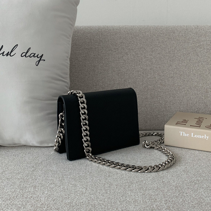 Ins trending chunky chain Hong Kong style small bag women 2023 new high-end sense matchy fashion chain single shoulder crossbody bag