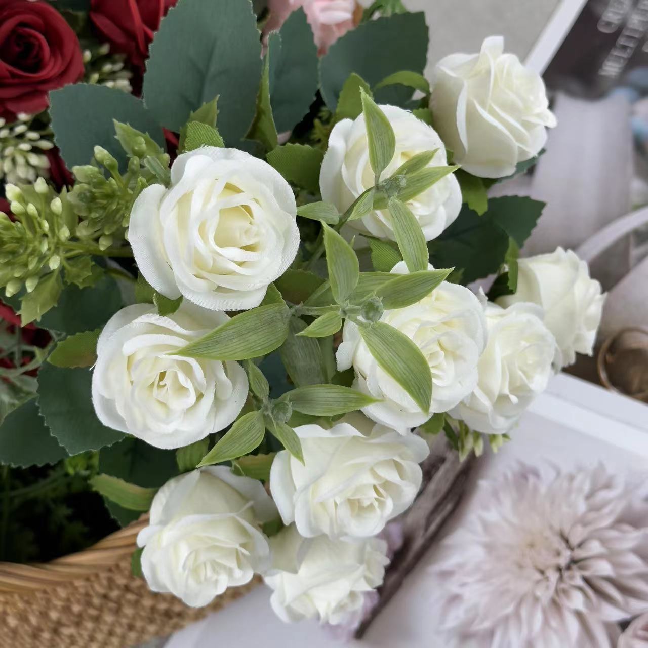 New foreign trade wholesale simulation flower wedding bouquet Rose holding flower small flower decoration high-grade rose