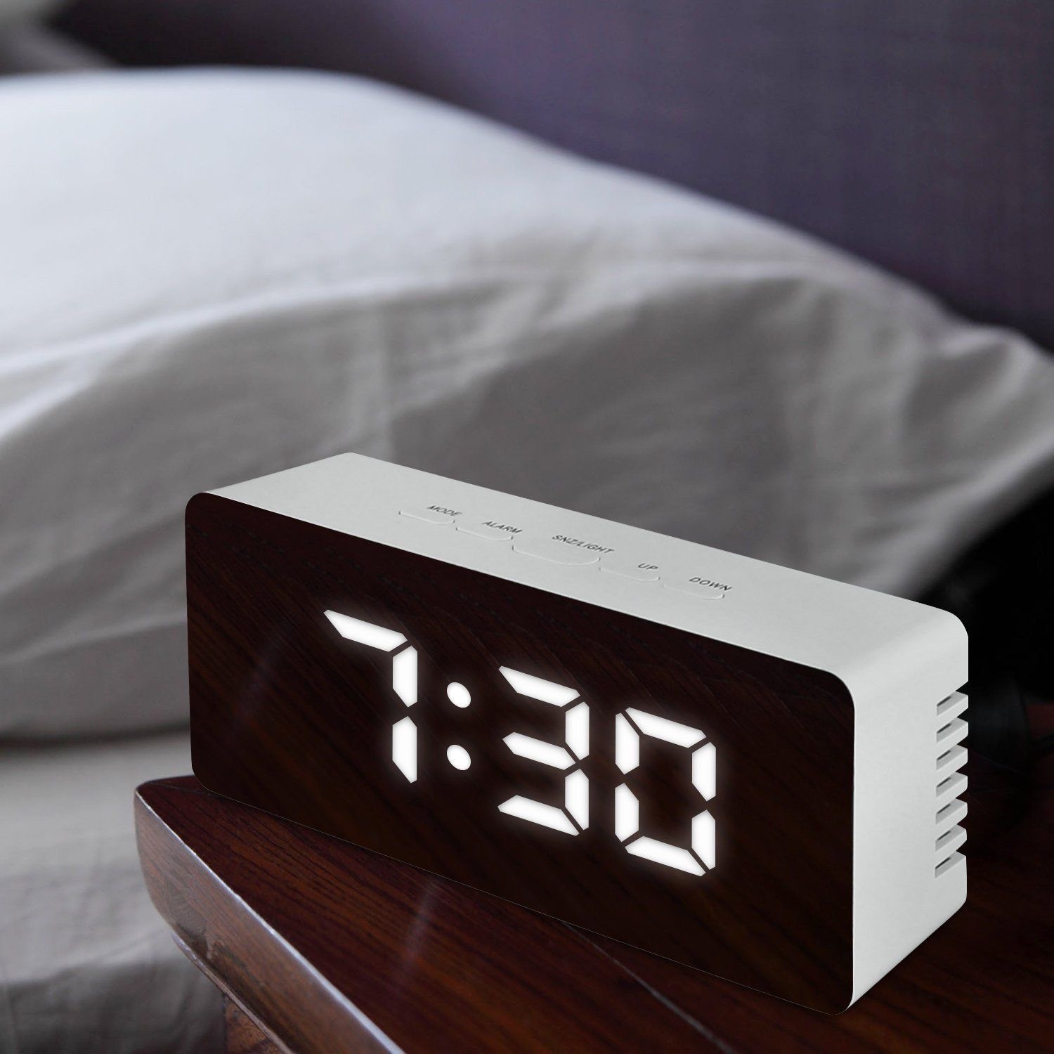 Creative LED mirror alarm clock digital display perpetual calendar HD digital alarm clock mirror clock makeup mirror electronic clock