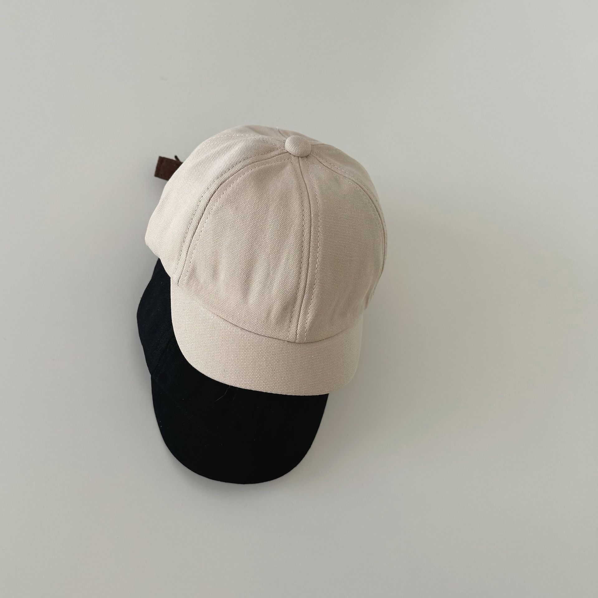 Autumn South South Korea baby hat spring 2024 new fashion solid color simple small brim children baseball cap wholesale_voghion.com