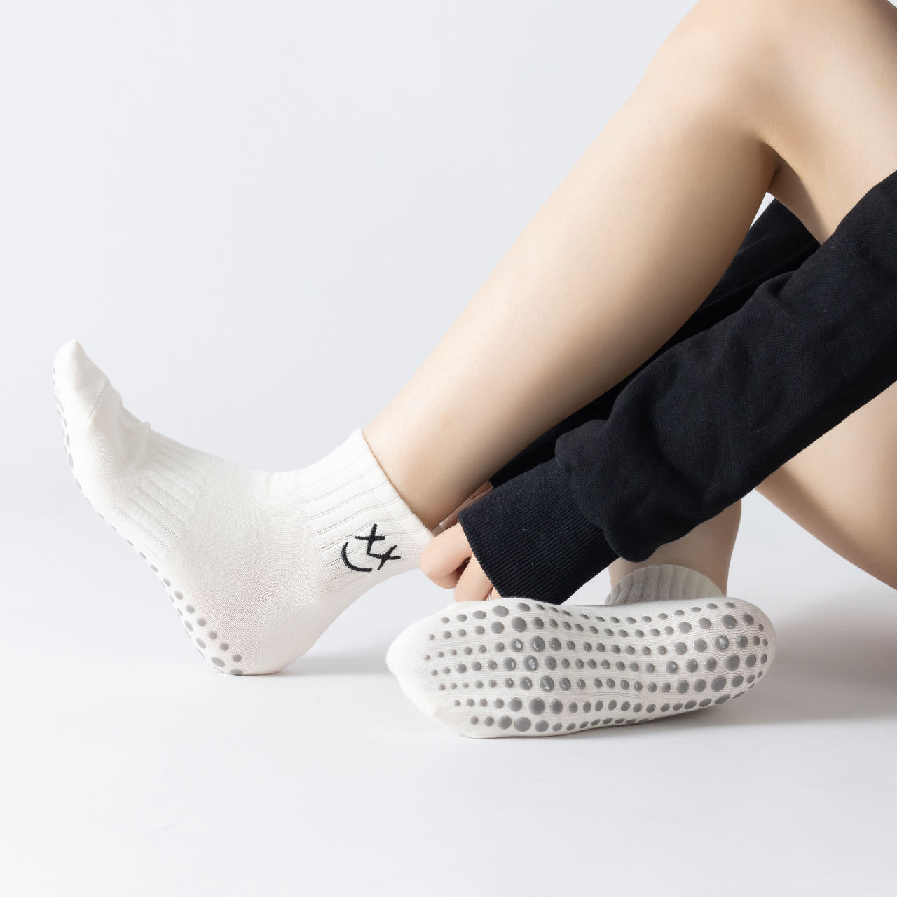 2024 Spring and Summer New Arrival Embroidered Yoga Socks Women's Breathable Non-Slip Simple All-Match Floor Socks Sports Fitness Socks