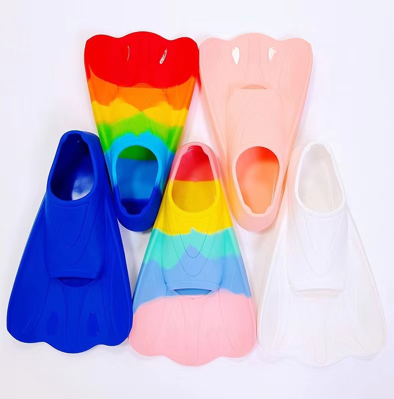 Silicone swimming flippers freestyle frog shoes diving training special short flippers men's and women's duck foot frog shoes wholesale