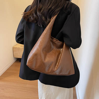 Foreign trade cross-border fashion 2024 new all-match soft leather shoulder bag fashion commuter large capacity casual child and mother tote bag