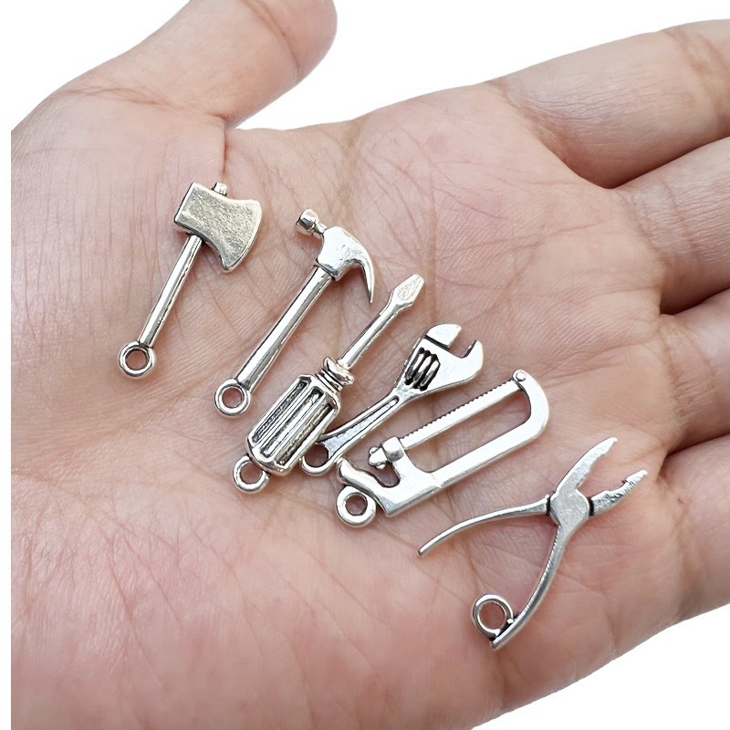 1:12 Doll House dollhouse Mini Model Miniature Scene Wooden Toolbox Axe Scissors suit