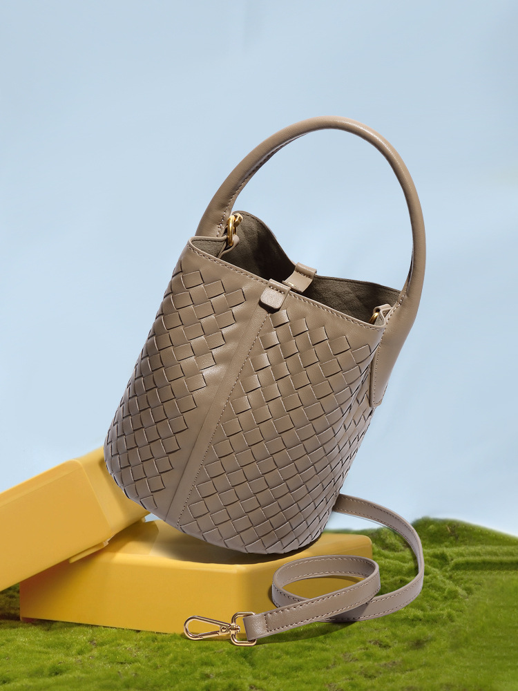 Handmade Woven Portable Bucket Bag Fashion Casual All-match Bag Simple New High-end Sense Crossbody Shoulder Bag