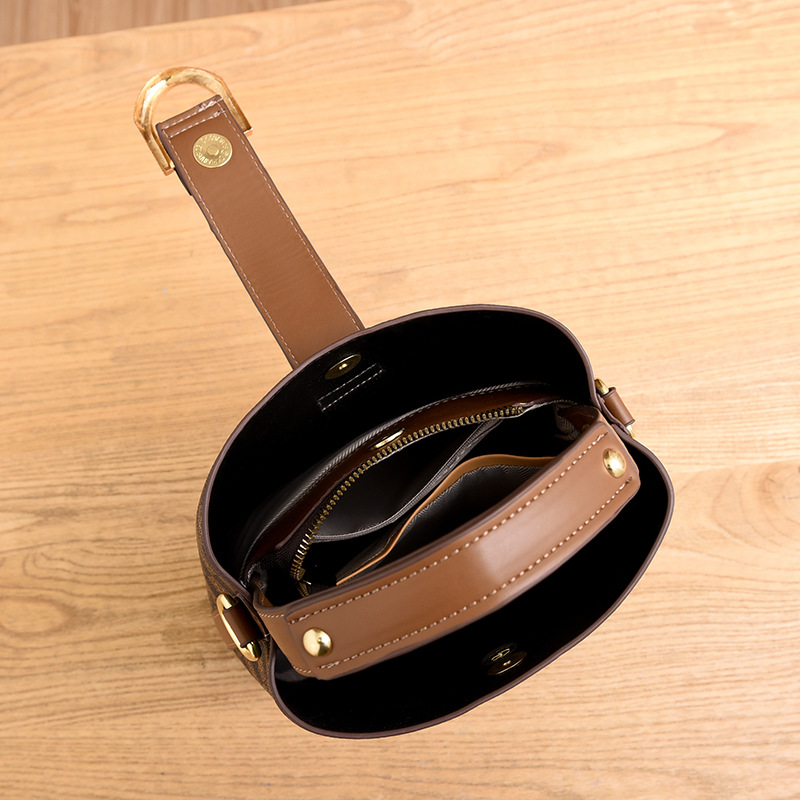 Wholesale Fashion Portable Small Bag Women's New Bucket Bag Simple Commuter Women's Bag Textive Shoulder Crossbody Bag