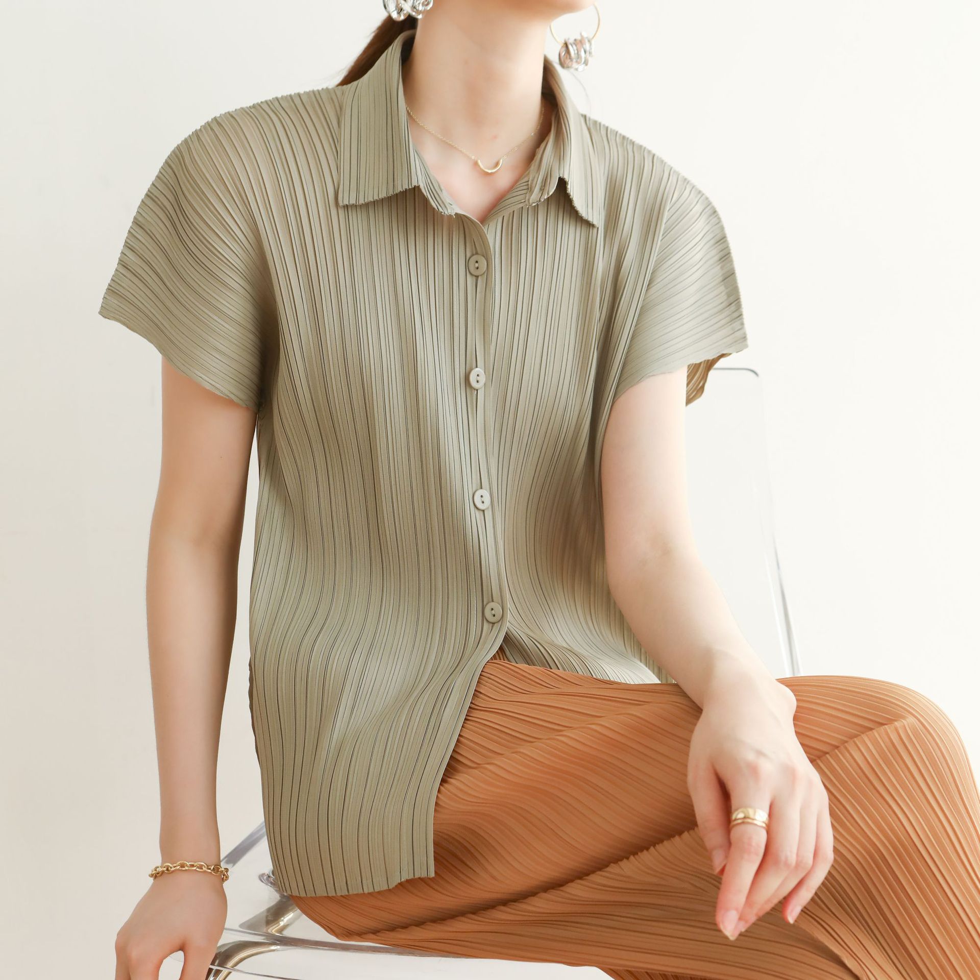 Quality 2024 Summer Xiaohongshu New Product Miyake High-end Small Shirt Summer Slim Skinny Short-sleeved Shirt