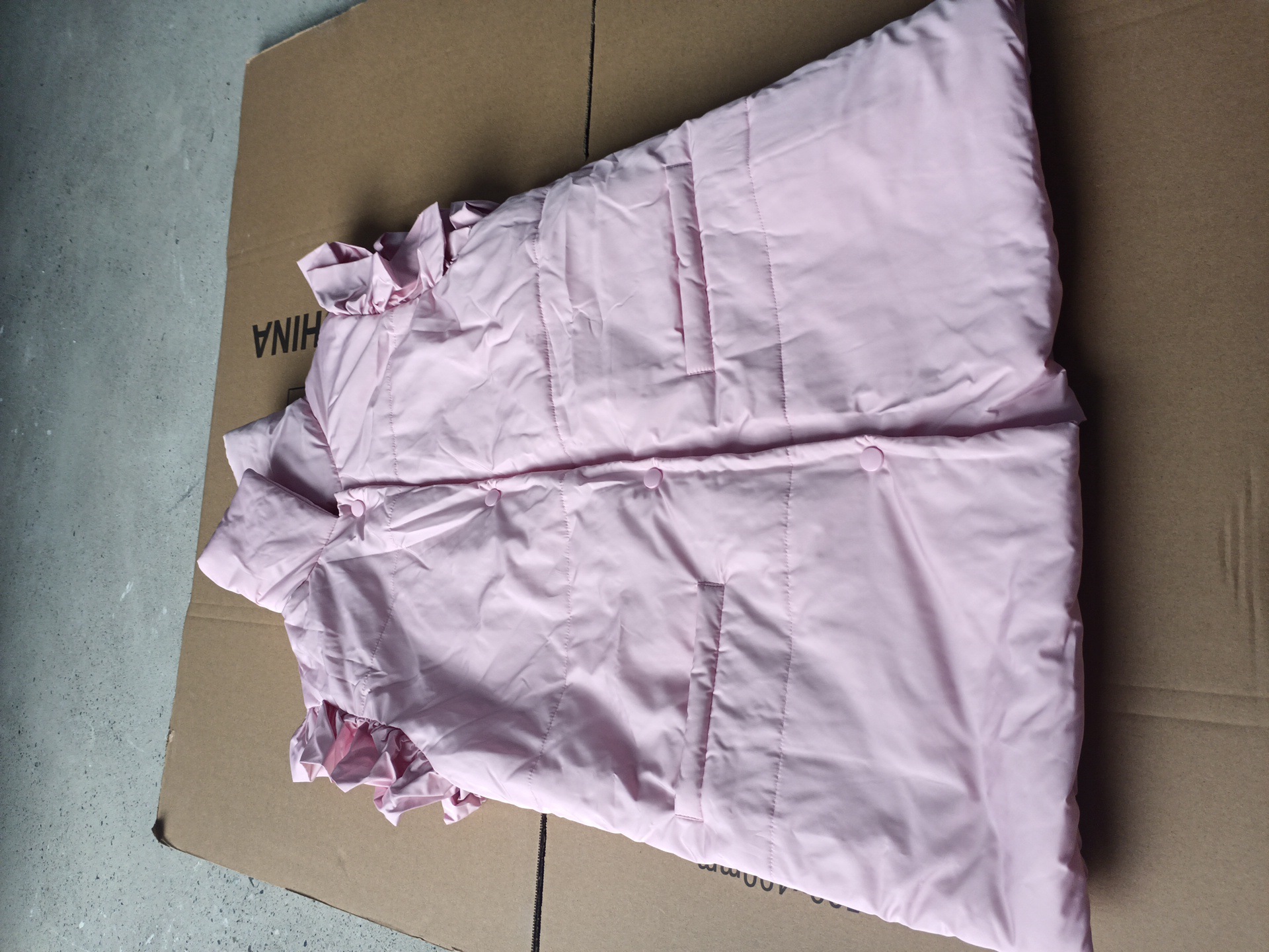 Grenzüberschreitende europäische und amerikanische Herbst- und Winterneuheiten mit lockerer Tasche und Baumwollpolsterung, fliegende Ärmel, elegante Weste, Stehkragen, Mode, Einreiher_voghion.com