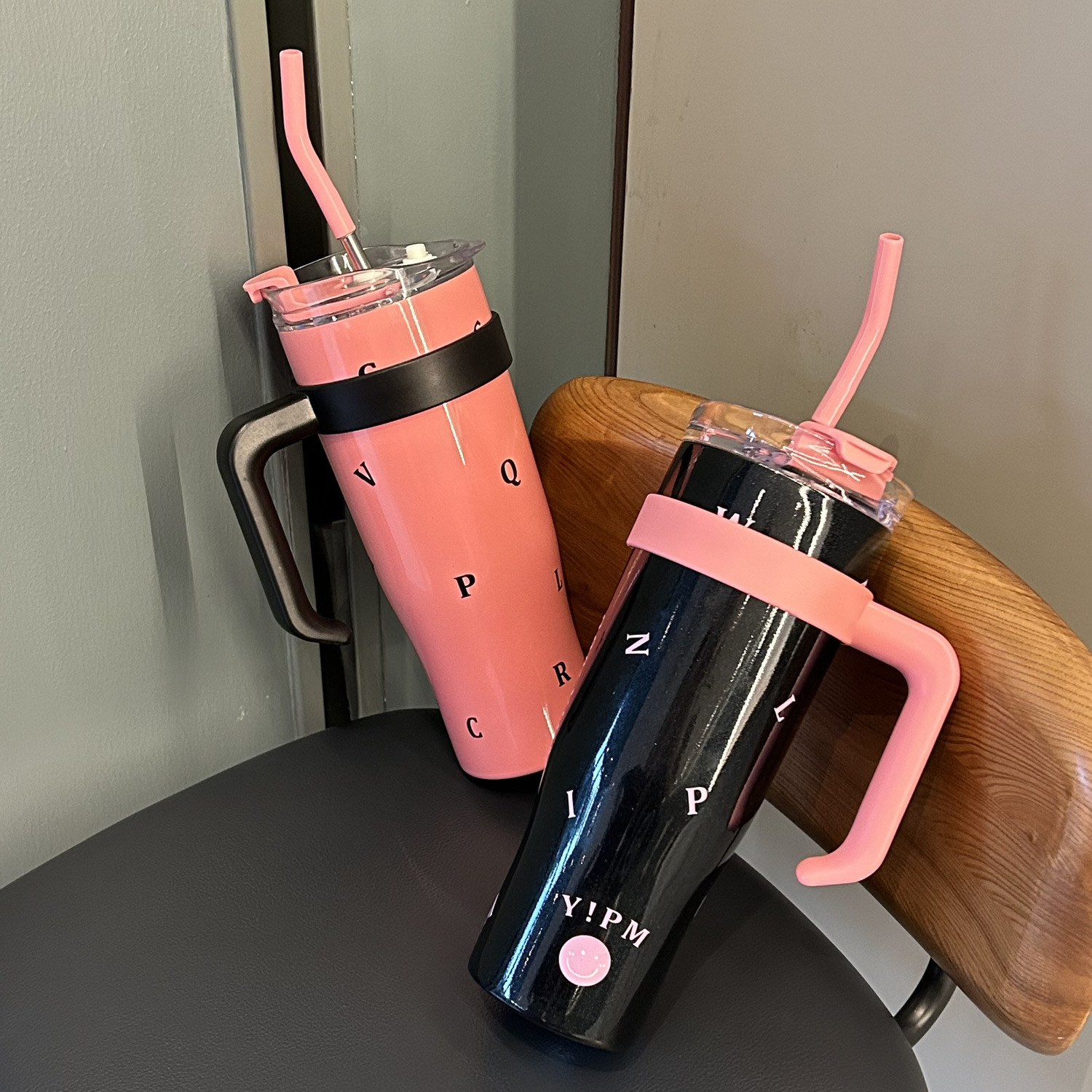 The same three-dimensional embossed stainless steel thermos cup ins niche light luxury large capacity straw thermos cup