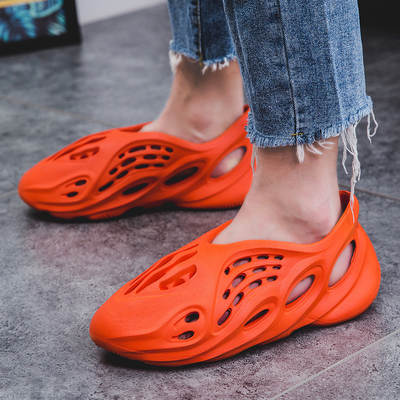 2023 Summer 48 Plus Size Kanye Coconut Hole Shoes Men's Ins Fashionable Couple's Yezzy Roman Sandals Beach Shoes