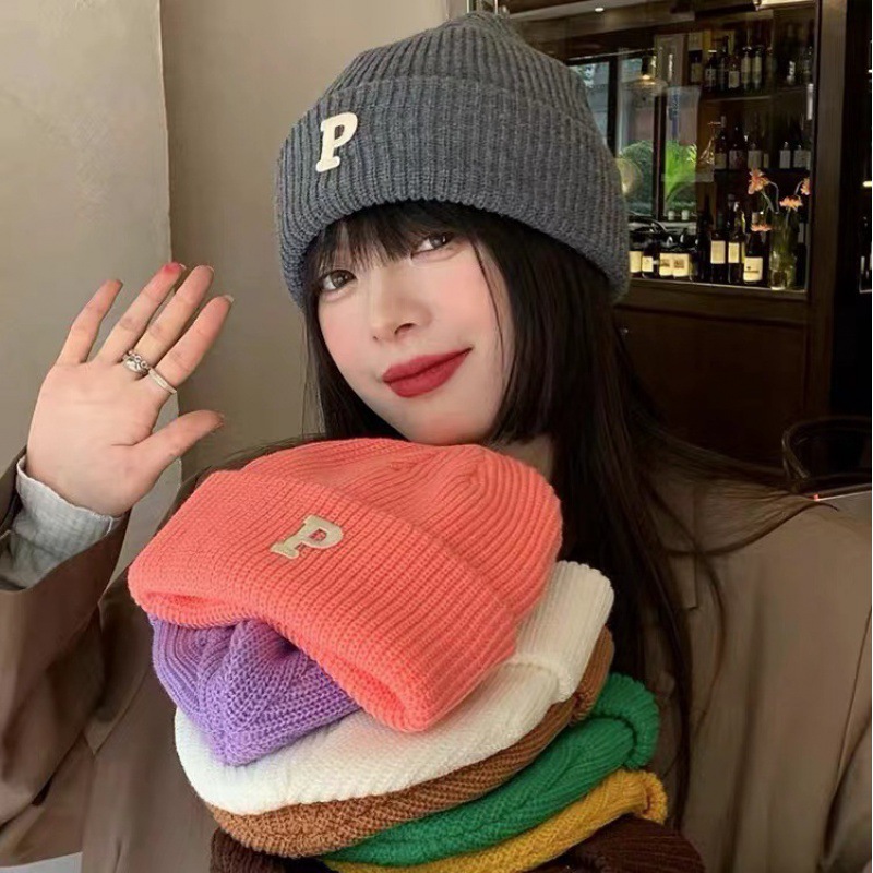 Otoño e invierno P letra lana sombrero femenino Otoño e Invierno estilo coreano ins moda cálido todo partido estudiante dulce fresco viento frío sombrero femenino