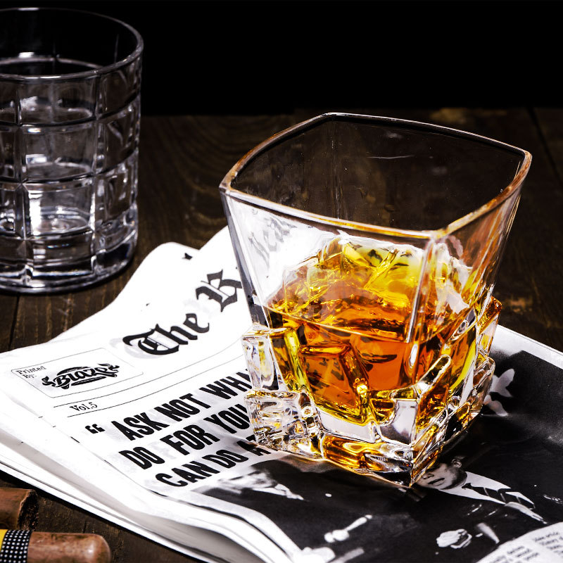 Whiskey glass wine glass foreign wine glass classical glass drinking glass brandy glass bar wine set beer glass