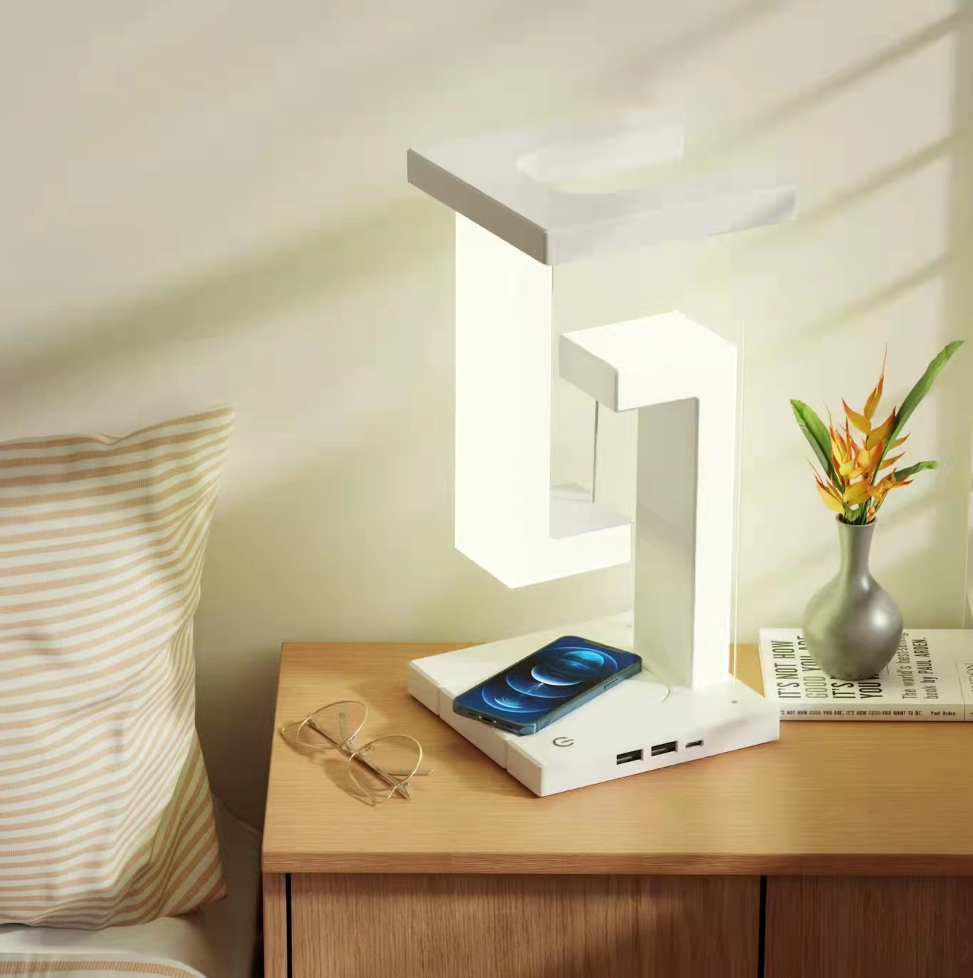 Suspended anti-gravity wireless charging table lamp LED light mobile phone wireless charging Valentine's Day home romantic ornaments