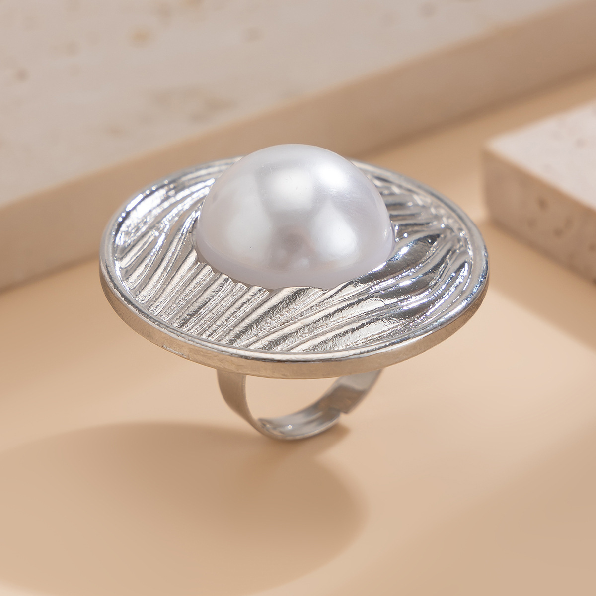 Europa e Stati Uniti transfrontaliero ins esagerato metallo vento piega perla anello personalità dolce fresco linea anello aperto anello_voghion.com