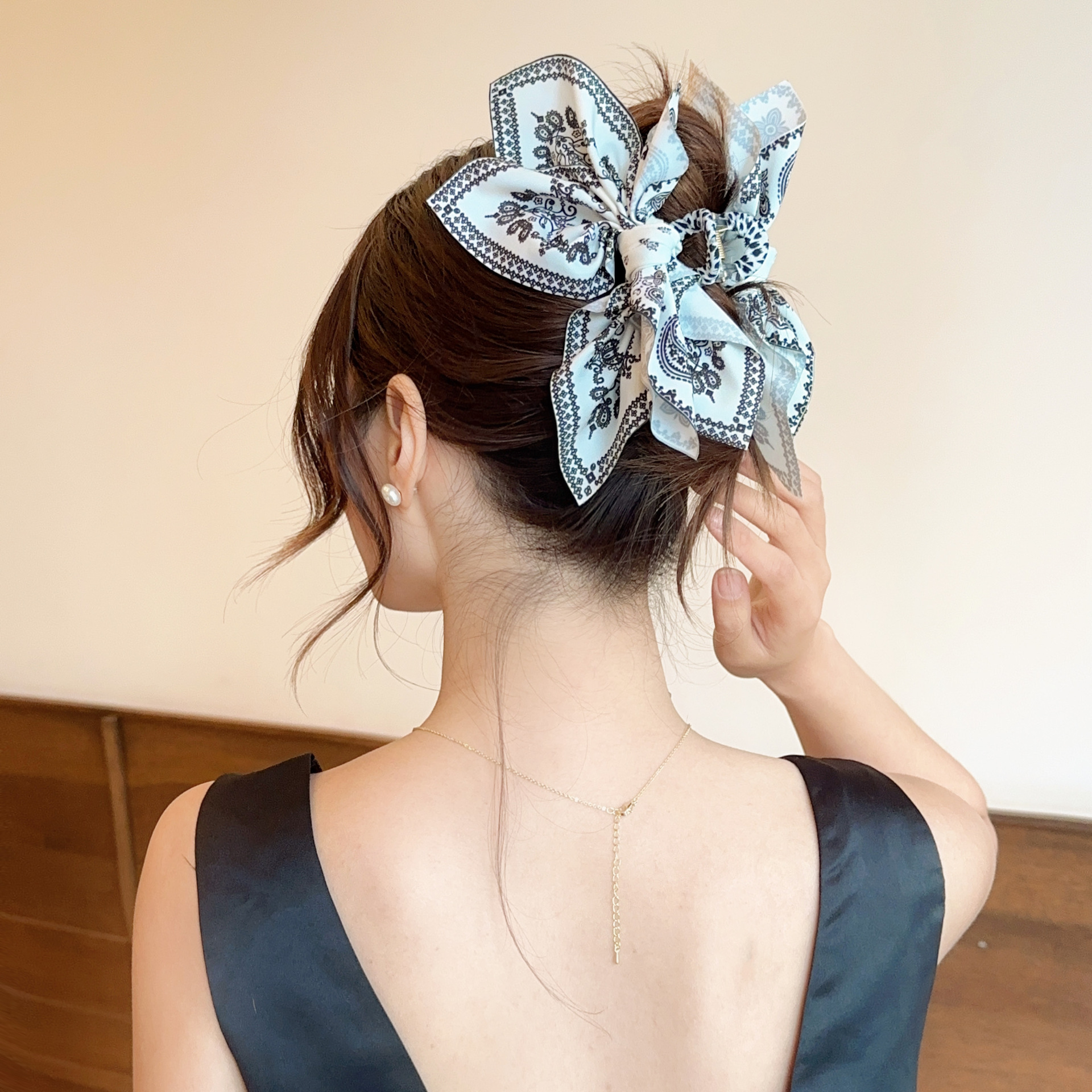 Vintage Paris Cashew Flower Love Double-sided Grab Clip High-grade Bow Headwear Hairpin Back of Head Shark Clip_voghion.com