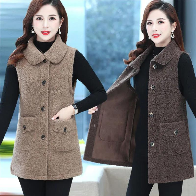 Lamb wool slimming mid-aged women's jacket with padding and thickness, plus-size MM mother's outfit, sleeveless vest with buttons, sweatshirt style