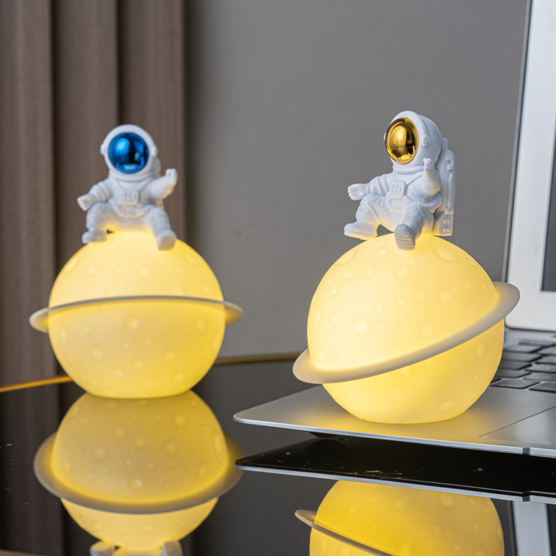 Creative moon lamp children's gift headlamp bedroom bedside lamp decorative table lamp moon lamp astronaut night lamp