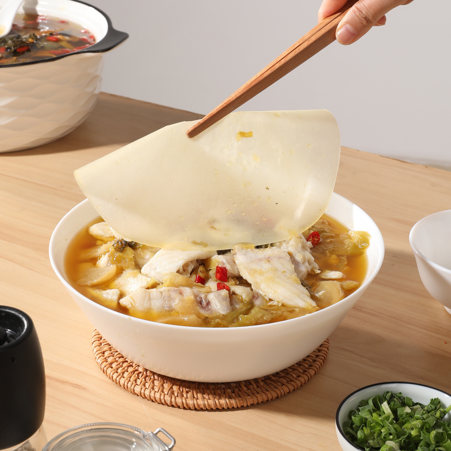 Meiliya oil-absorbing paper kitchen food home soup with high temperature resistant oil filter film paper round to oil department store wholesale