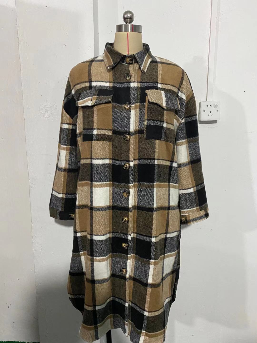 2021 Europe and America Cross-border Autumn and Winter New Women's Large Size Long Split Woolen Plaid Coat Coat_voghion.com
