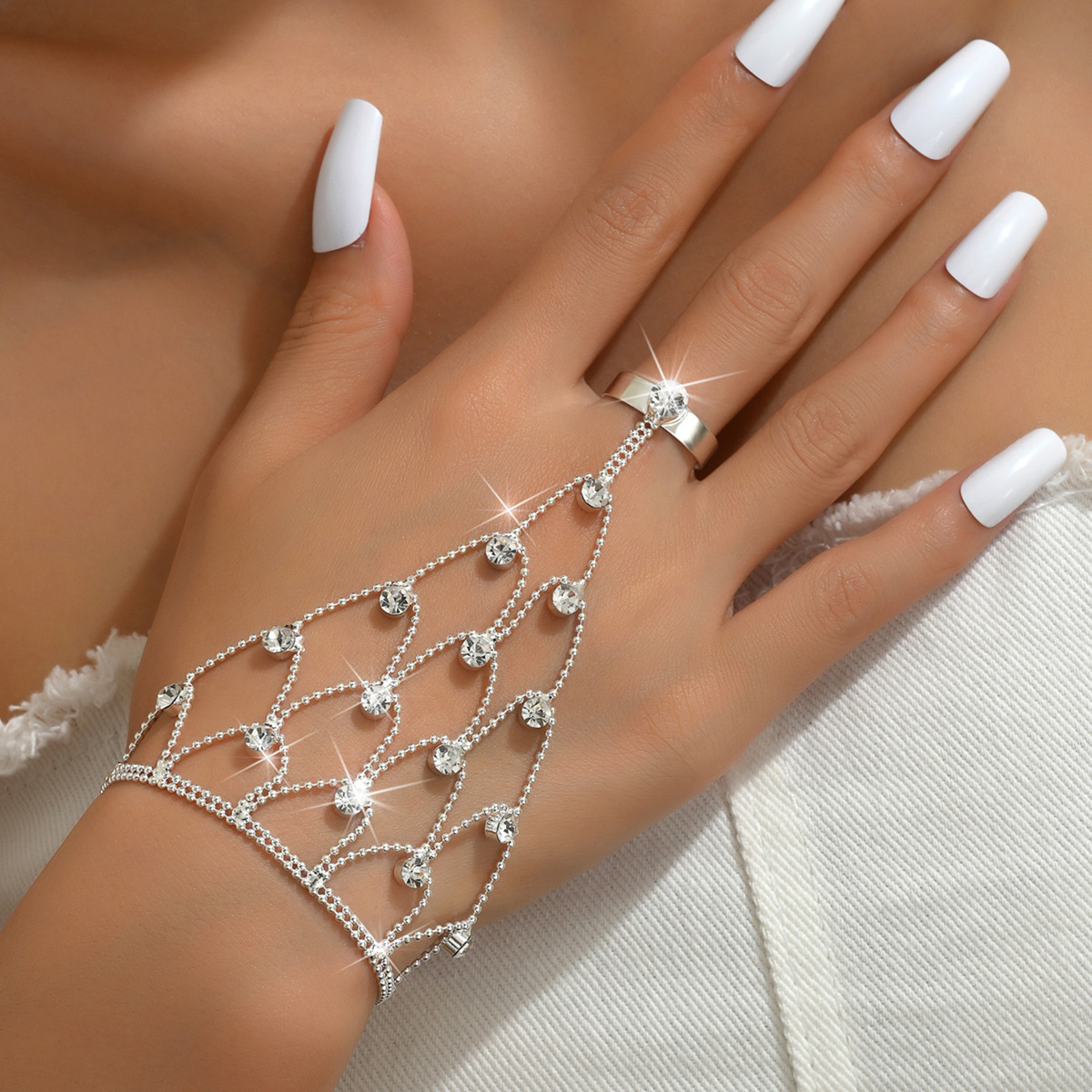 Wholesale European and American popular women's party bracelet stage model performance tassel female bracelet ring 1005#