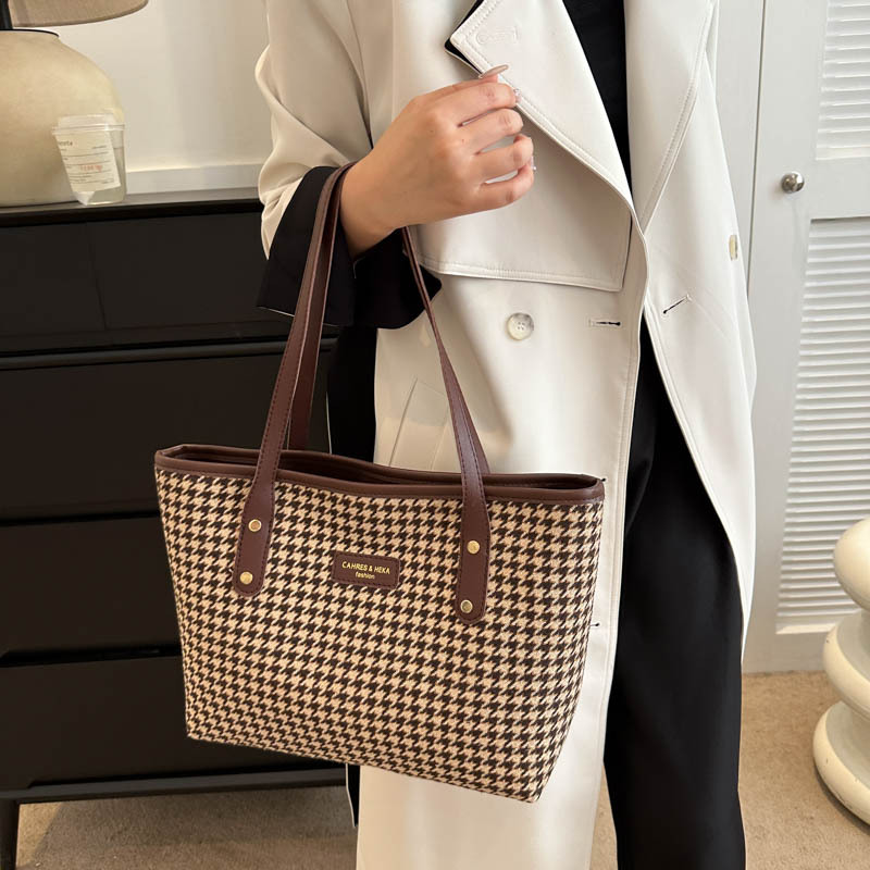 Fashionable commuter large capacity 2023 new autumn Plaid trendy casual new shoulder tote bag women's bag