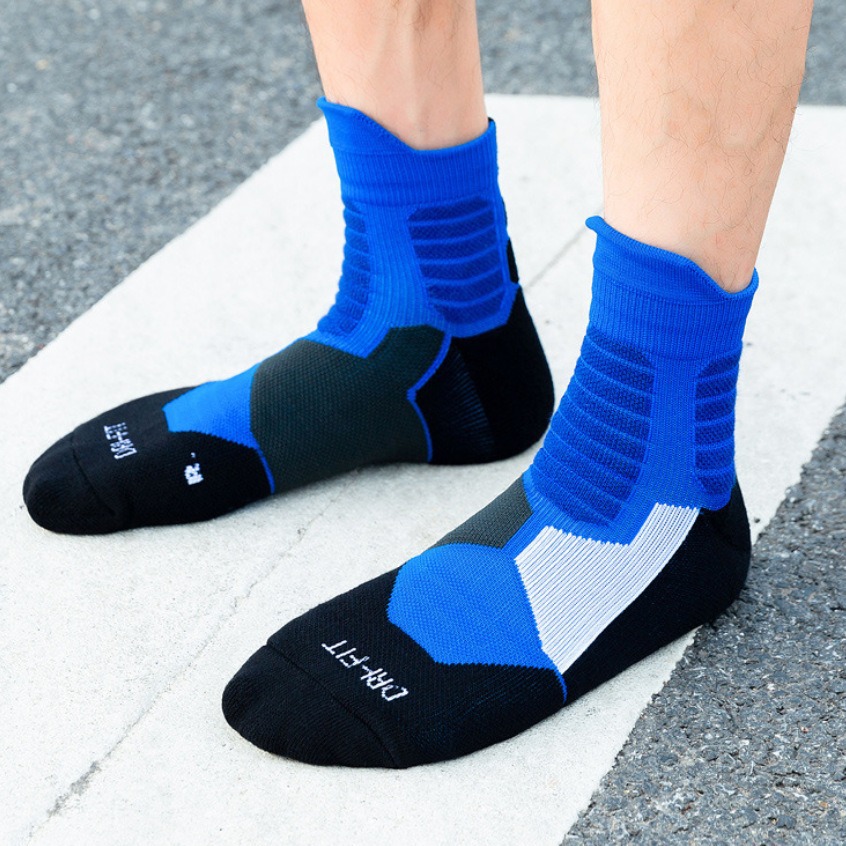 Comfortable breathable sports basketball socks Terry socks mid-barrel basketball socks men and women elite adult left and right foot sports socks