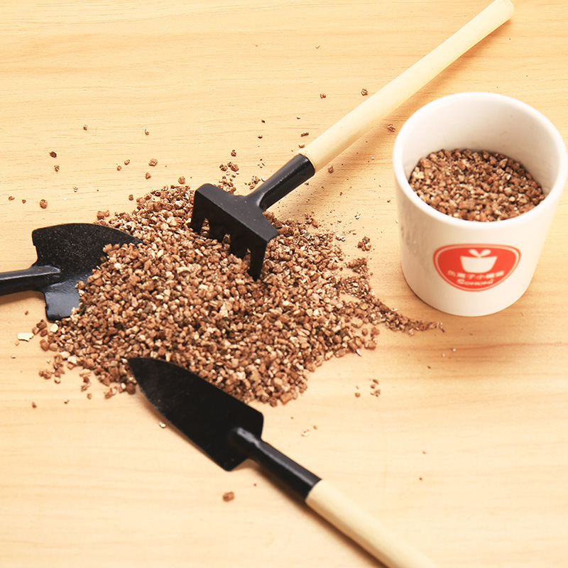 Wholesale gardening gadgets high quality three piece small shovel/Rake/spade plant potted flower