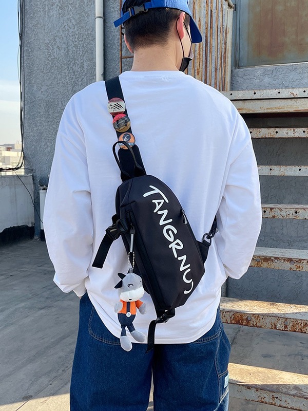 2023 trendy fashion messenger bag boys bag niche sports casual bag women's shoulder bag personalized Japanese chest bag