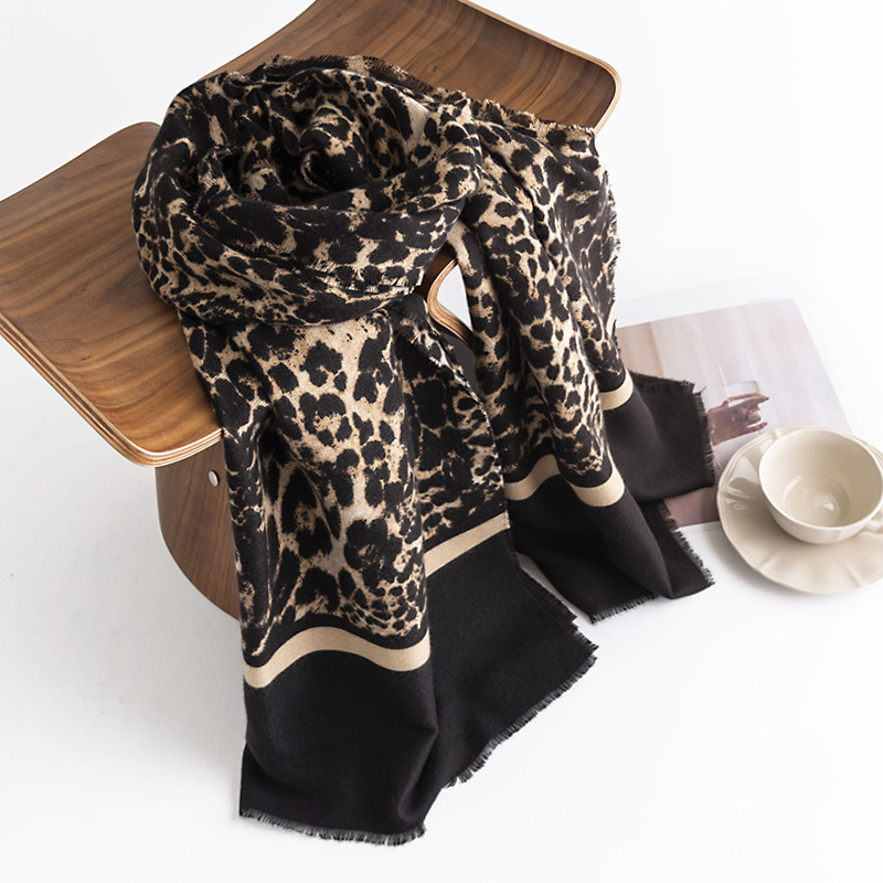 European and American Fashion Leopard Print Cashmere Scarf Winter Printed Warm Shawl Advanced Commuting Neck Protection Cold-proof Scarf