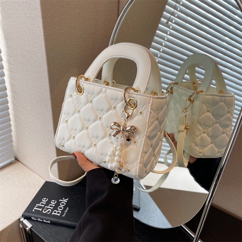 2024 spring and summer new style daffy bag ladies casual handbag niche texture fashion all-match shoulder bag