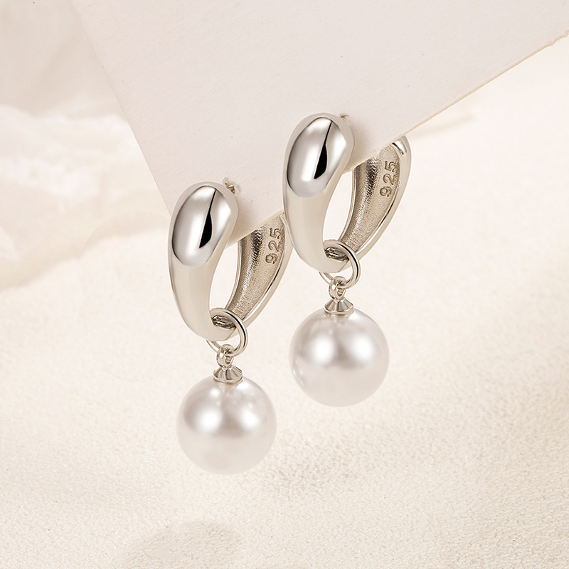 Water drop pearl ear buckle French fashionable niche design high sense early autumn pearl pendant college style gentle temperament
